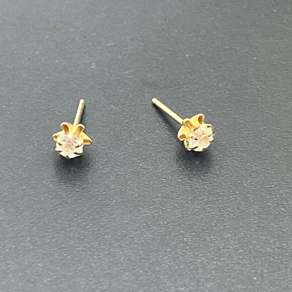 Yellow Gold 14K light Citrine Quartz 3mm Buttercup Flower Stud Earrings - Picture 1 of 12